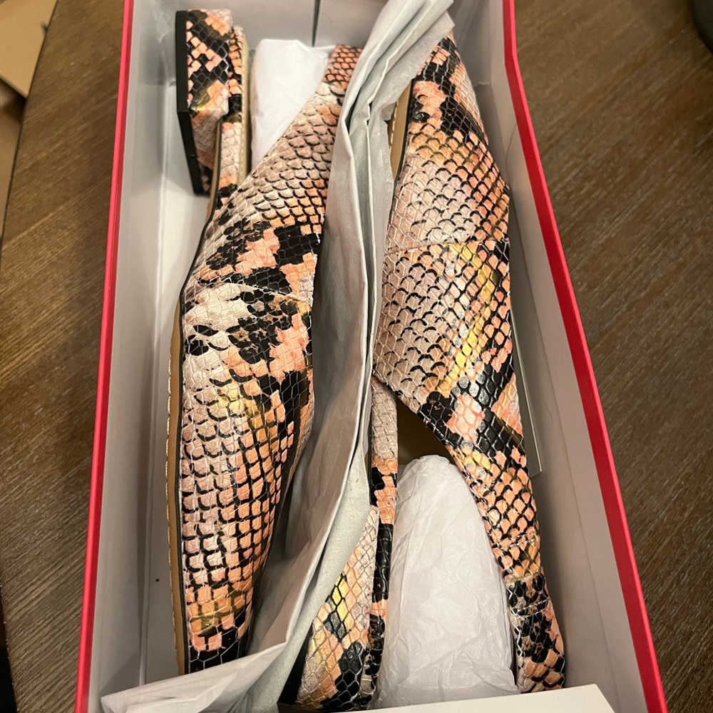 NEW Vince Camuto Chechen Flats in Soft Multi Sheen Snakeskin